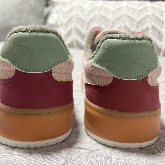 RocketDog, Size 8, Colorful Sneakers with Pink Laces - Picture 4 of 6